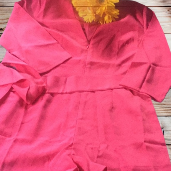 FUCHSIA SELF TIE V-NECK DETAILED LINED ROMPER - Picture 7 of 8
